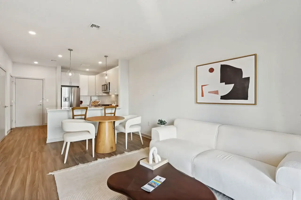 28 LE upscale strong tone enhance 30 color enhance 30