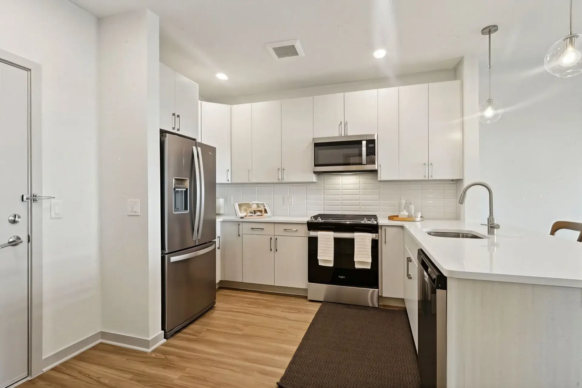 39 LE upscale strong tone enhance 30 color enhance 30